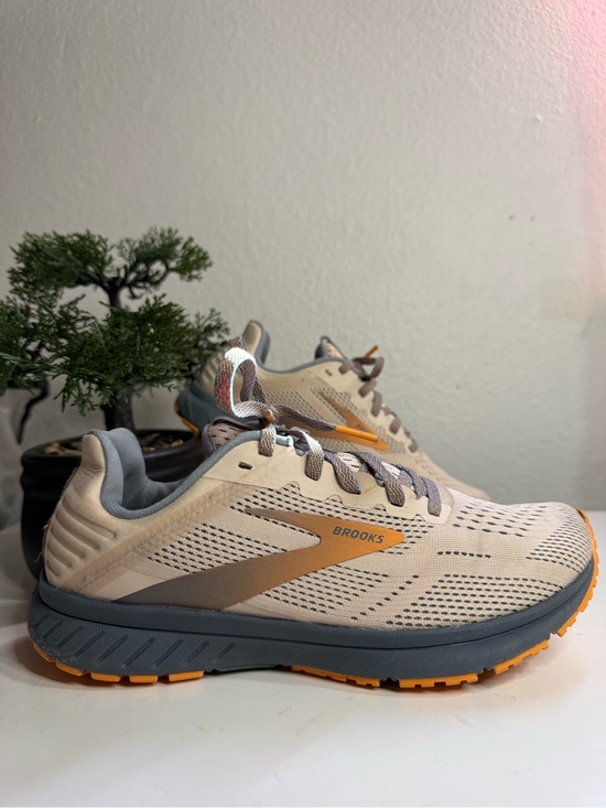 Brooks Shoes - Brooks Anthem 5  Women size 6.5 Athletic  in Cream with Orange and Gray Accents